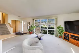 2710 Marl Oak Dr, Highland Park, IL 60035 - Photo 4