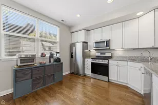 6951 N Western Ave, Chicago, IL 60645 - Photo 12