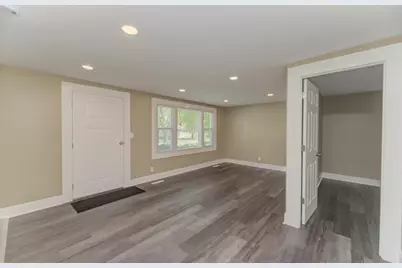 502 Tyler Drive, Carpentersville, IL 60110 - Photo 4