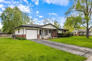 948 Carswell Ct, Elk Grove Village, IL 60007 - Photo 2