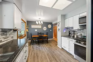 948 Carswell Ct, Elk Grove Village, IL 60007 - Photo 10