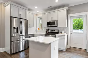 2705 N Mildred Ave, Chicago, IL 60614 - Photo 4