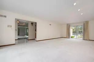 2626 Farnsworth Ln, Northbrook, IL 60062 - Photo 4