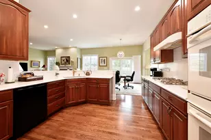 907 Middleton Ln, Inverness, IL 60010 - Photo 8