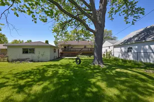 913 Vine St, Streamwood, IL 60107 - Photo 20