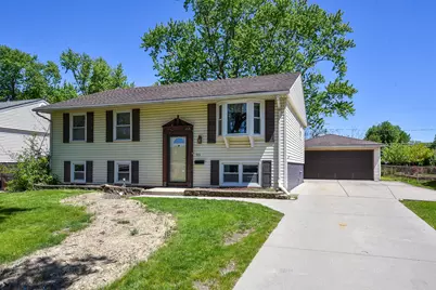 913 Vine Street, Streamwood, IL 60107 - Photo 1