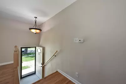 913 Vine Street, Streamwood, IL 60107 - Photo 2