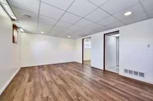 913 Vine St, Streamwood, IL 60107 - Photo 12