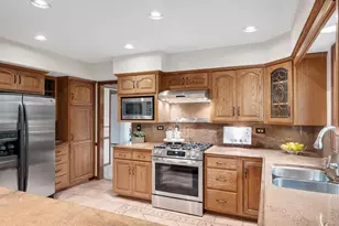 2S517 Danbury Dr, Glen Ellyn, IL 60137 - Photo 22