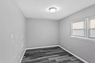 991 Tollview Ave, Aurora, IL 60505 - Photo 8