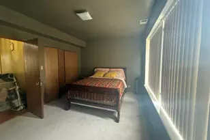 8008 S Ridgeland Ave, Chicago, IL 60617 - Photo 12