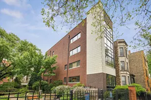 821 W Roscoe St, Chicago, IL 60657 - Photo 2