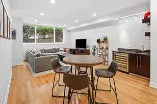 821 W Roscoe St, Chicago, IL 60657 - Photo 22
