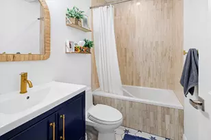 821 W Roscoe St, Chicago, IL 60657 - Photo 18