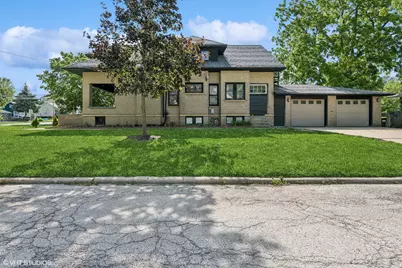 306 E Diggins Street, Harvard, IL 60033 - Photo 2