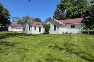 516 W 2nd St, Momence, IL 60954 - Photo 4