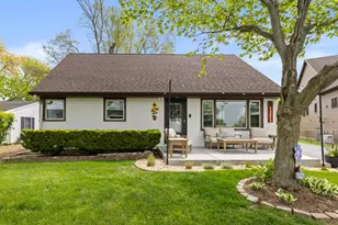 37127 N Hillside Dr, Lake Villa, IL 60046 - Photo 2