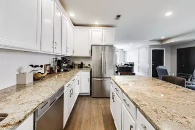 308 W Evergreen Avenue #2, Chicago, IL 60610 - Photo 8
