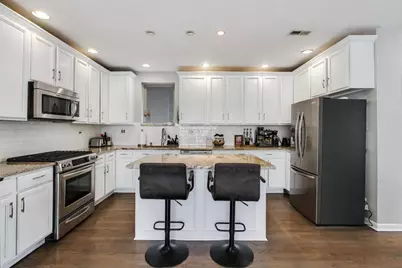308 W Evergreen Avenue #2, Chicago, IL 60610 - Photo 6