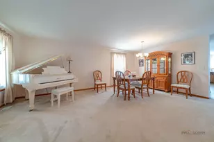 1094 Holly Dr, Antioch, IL 60002 - Photo 6