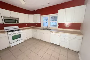 208 W Oak St, Carrier Mills, IL 62917 - Photo 4