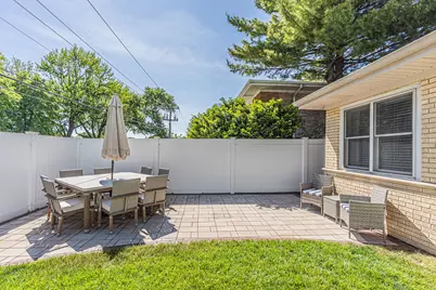 9858 S Springfield Avenue, Evergreen Park, IL 60805 - Photo 30