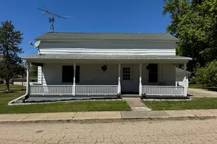 606 E Silk St, Mount Carroll, IL 61053 - Photo 2