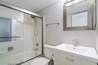 1233 S Wellington Court, Buffalo Grove, IL 60089 - Photo 8