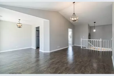 1233 S Wellington Court, Buffalo Grove, IL 60089 - Photo 10