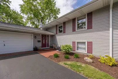 520 S 15th Court, Saint Charles, IL 60174 - Photo 2