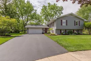520 S 15th Ct, Saint Charles, IL 60174 - Photo 1