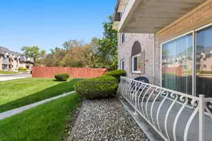3240 N Manor Dr, Lansing, IL 60438 - Photo 12