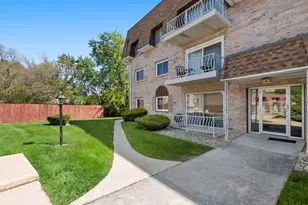3240 N Manor Dr, Lansing, IL 60438 - Photo 2