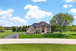 5N915 Baker Hill Ct, Saint Charles, IL 60175 - Photo 4
