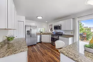 1237 E Greystone Dr, Round Lake Beach, IL 60073 - Photo 6