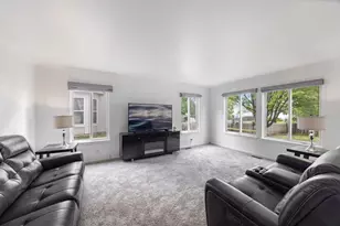 1237 E Greystone Dr, Round Lake Beach, IL 60073 - Photo 4