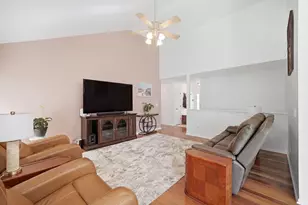 230 Wendy St, Sycamore, IL 60178 - Photo 8