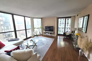 10 E Ontario St, Chicago, IL 60611 - Photo 2