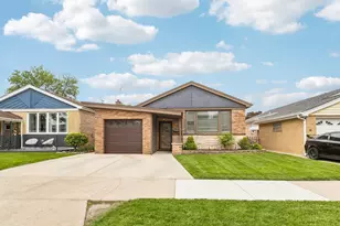5742 S Rutherford Ave, Chicago, IL 60638 - Photo 2