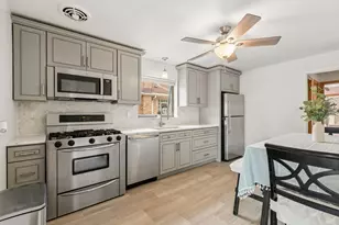 5742 S Rutherford Ave, Chicago, IL 60638 - Photo 4