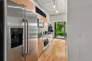 807 Davis St, Evanston, IL 60201 - Photo 8