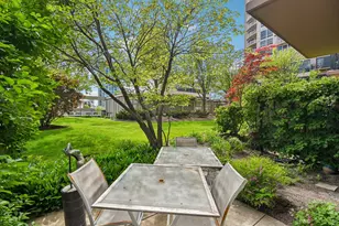 807 Davis St, Evanston, IL 60201 - Photo 22