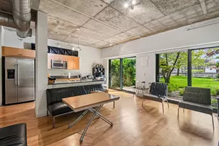 807 Davis St, Evanston, IL 60201 - Photo 6