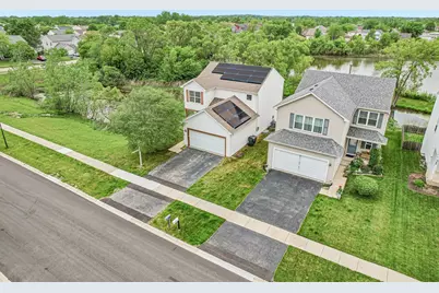 694 W Huron Hills Trail, Round Lake Heights, IL 60073 - Photo 2