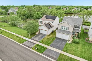 694 W Huron Hills Trail, Round Lake Heights, IL 60073 - Photo 2