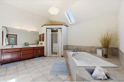 811 W Thornwood Drive, South Elgin, IL 60177 - Photo 16