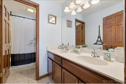 811 W Thornwood Drive, South Elgin, IL 60177 - Photo 18