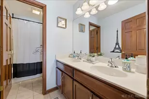 811 W Thornwood Dr, South Elgin, IL 60177 - Photo 18