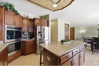 811 W Thornwood Drive, South Elgin, IL 60177 - Photo 10