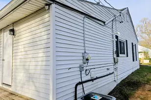 1320 S 13th St, Pekin, IL 61554 - Photo 14